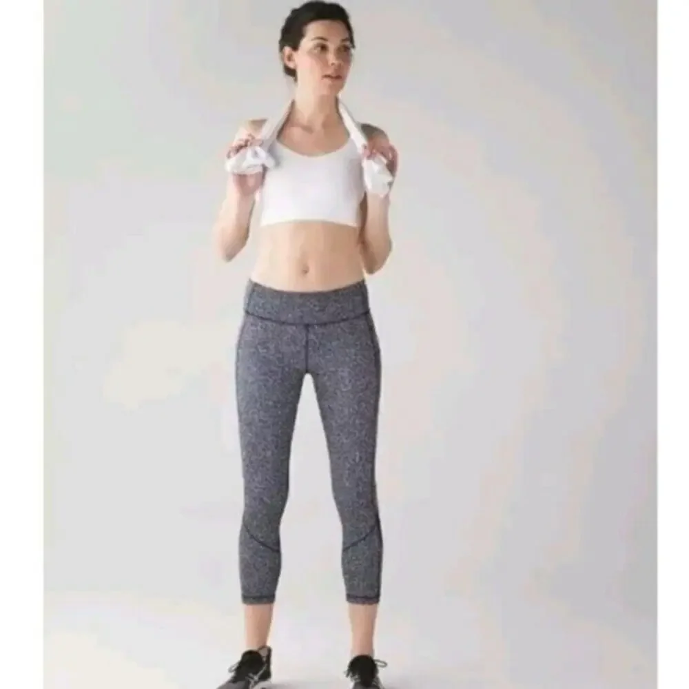 Lululemon Pace Rival Crop Freckle Flower Black‎ and White Print 22